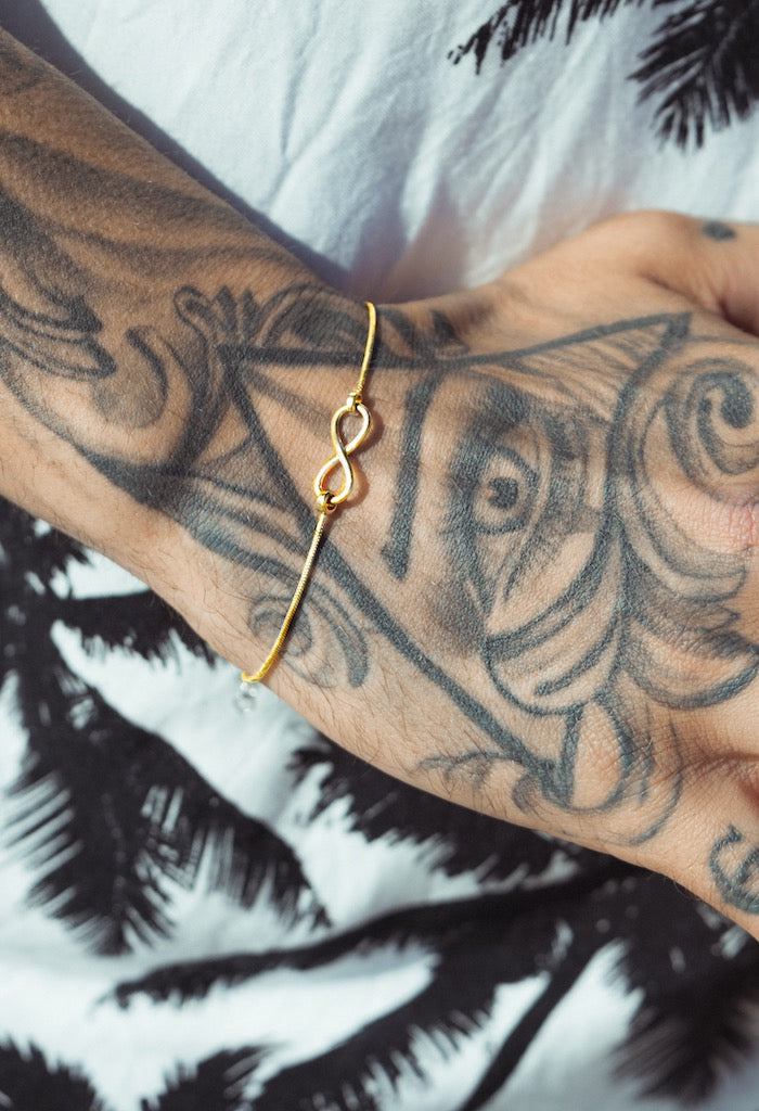 Pulseira de prata com banho de ouro amarelo Infinito